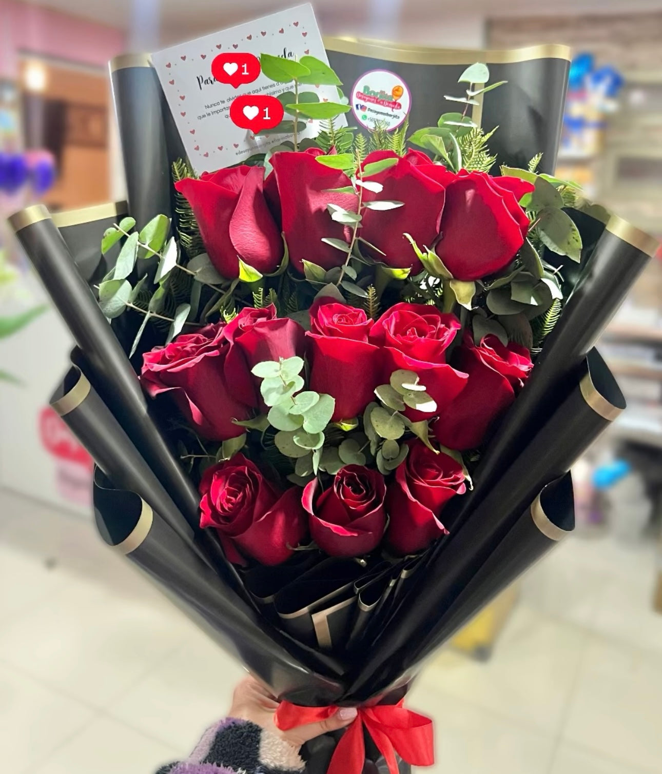 Ramo Escala 12 Rosas Rojas y Eucalipto