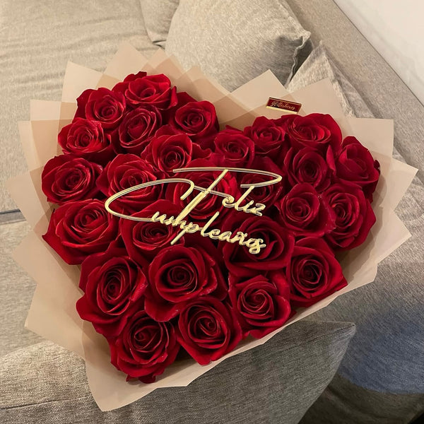 Ramo Corazón de Rosas Rojas y Topper 