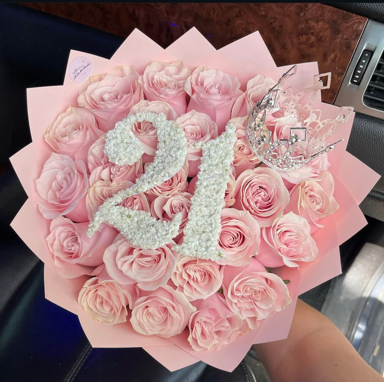 Ramo de 20 Rosas (Rosadas) + Corona + Numero de Cumpleaños