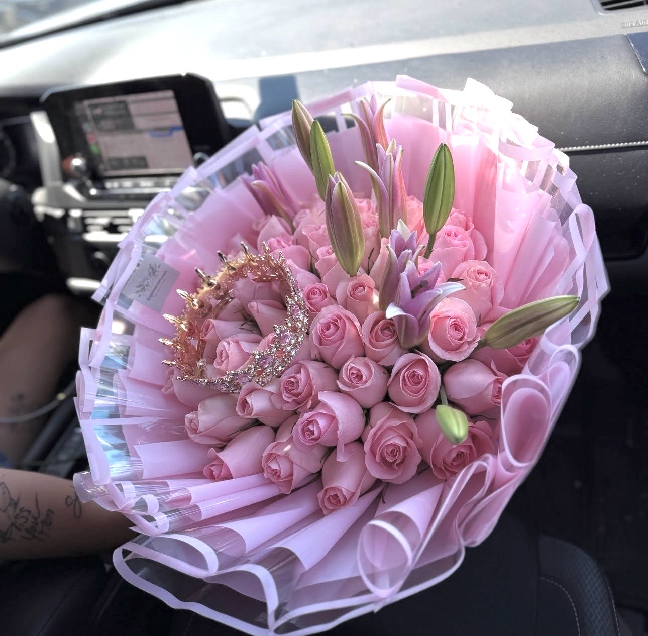 Ramo 40 Rosas (Rosadas) + Lilium + Corona